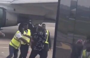 #KWAM3: Enugu Air Officials Deplane Passenger