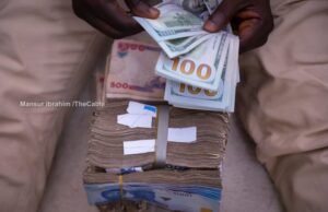 Naira gains at official market, trades at N1,421/$