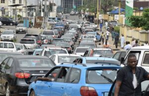 Nigerians lament gridlock at airport gates as FAAN rolls out new cashless payment system