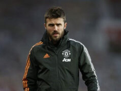 Carrick Shrugs Off Scholes Dig As Man United Gear Up For Villa Test