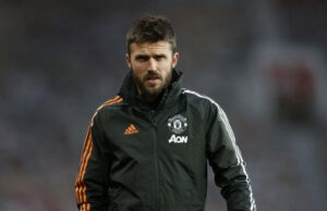 Carrick Shrugs Off Scholes Dig As Man United Gear Up For Villa Test